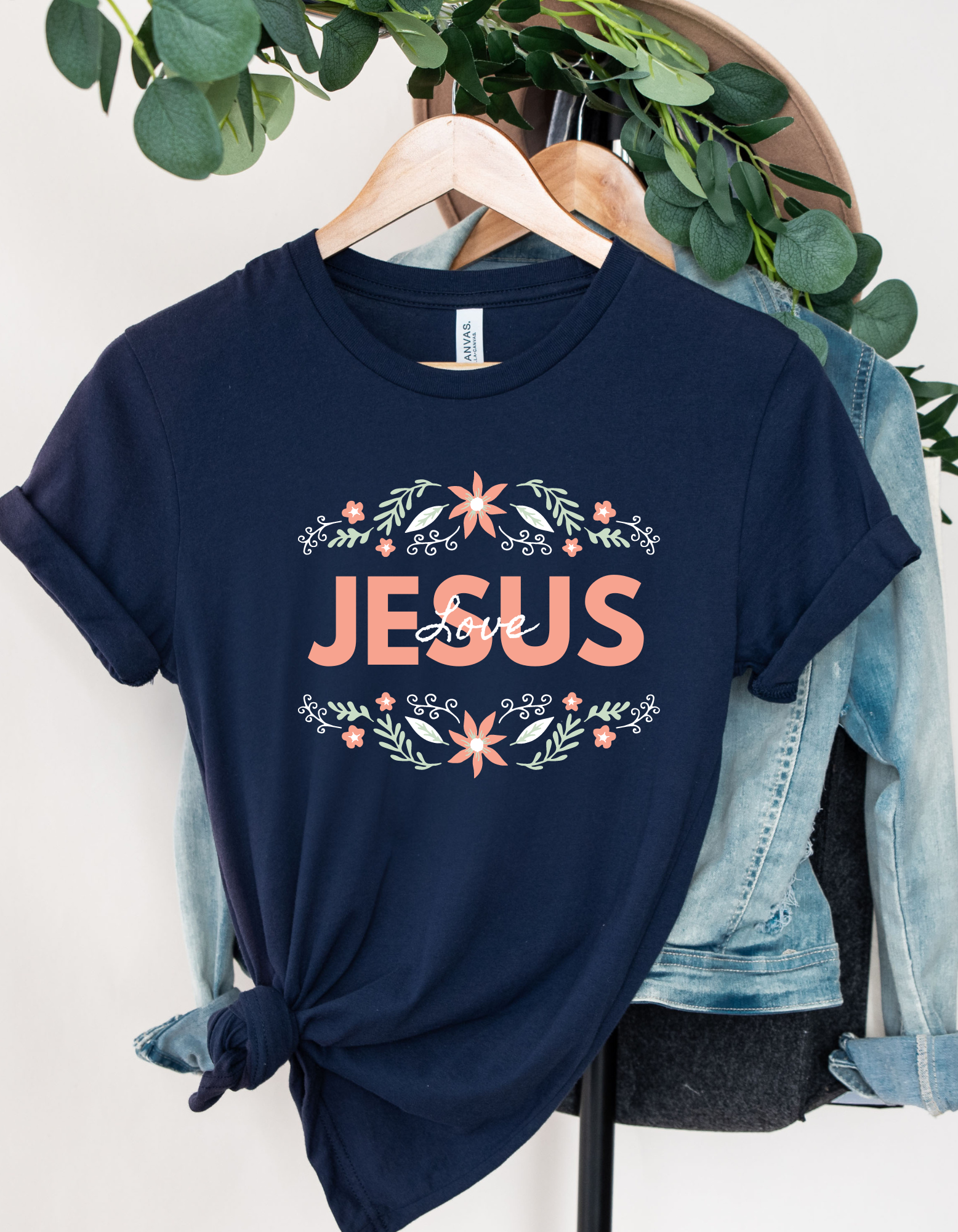 Love Jesus Women's Graphic T-Shirt